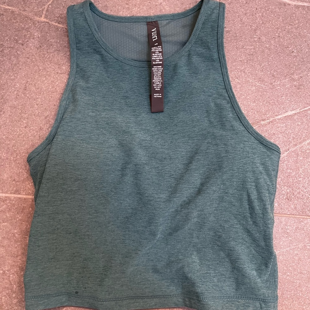 Vuori Green Fitted Crop Tank Top